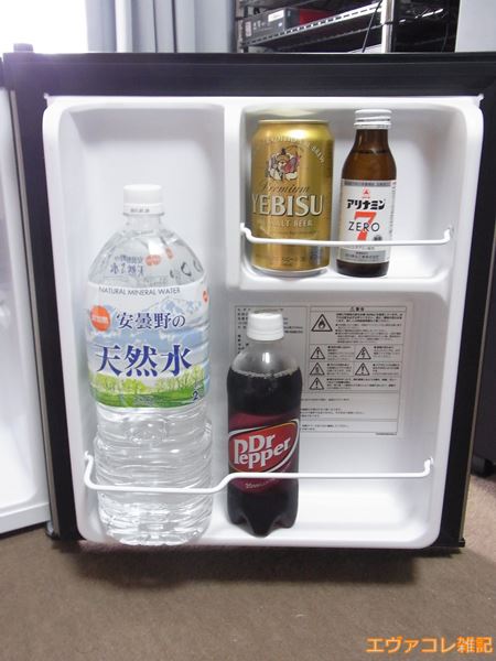 1ドア冷蔵庫でも2リットルや500ミリリットルのペットボトル数本は入る