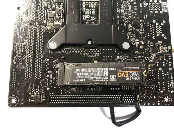 Samsung 「SSD 250GB 960 EVO M.2 」をマザーボードへ取り付ける